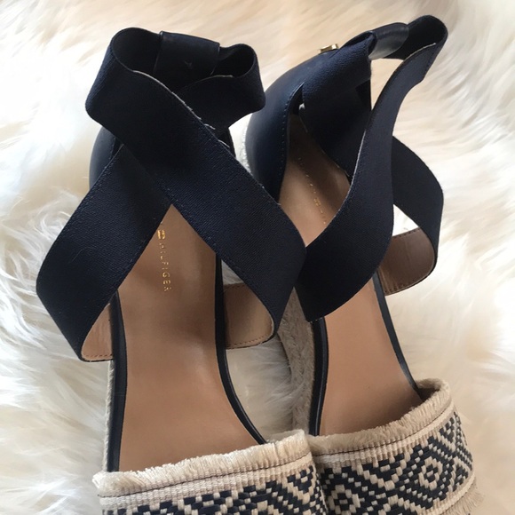 NWOB Tommy Hilfiger espadrille wedges size 9.5 - Picture 3 of 6